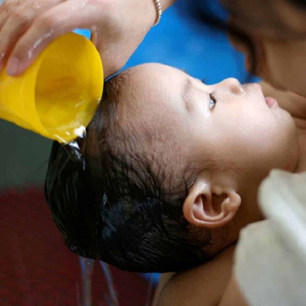 Learn the ideal frequency for washing toddler hair