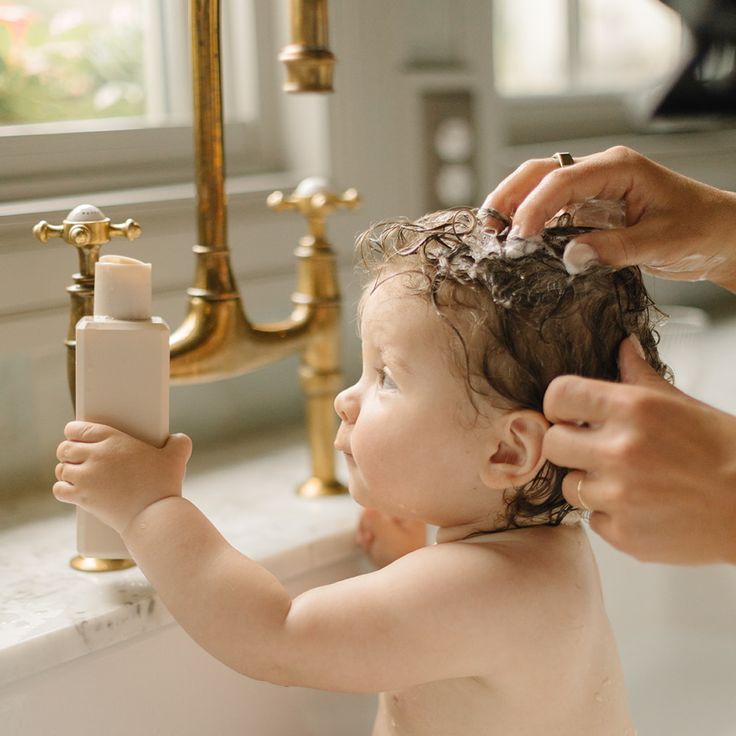 Learn the ideal frequency for washing toddler hair