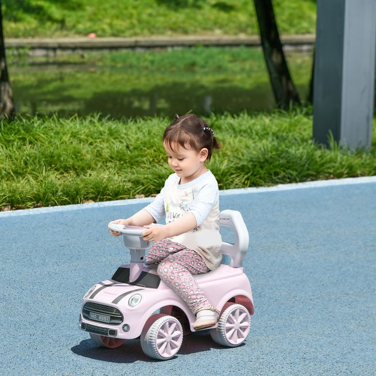 Discover the best age to introduce ride-on toys