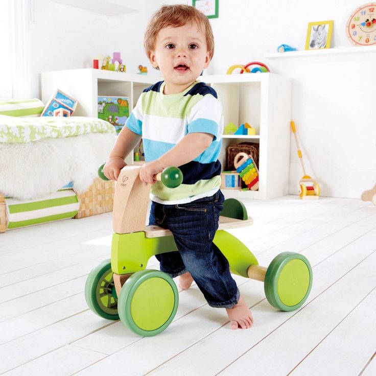 Discover the best age to introduce ride-on toys